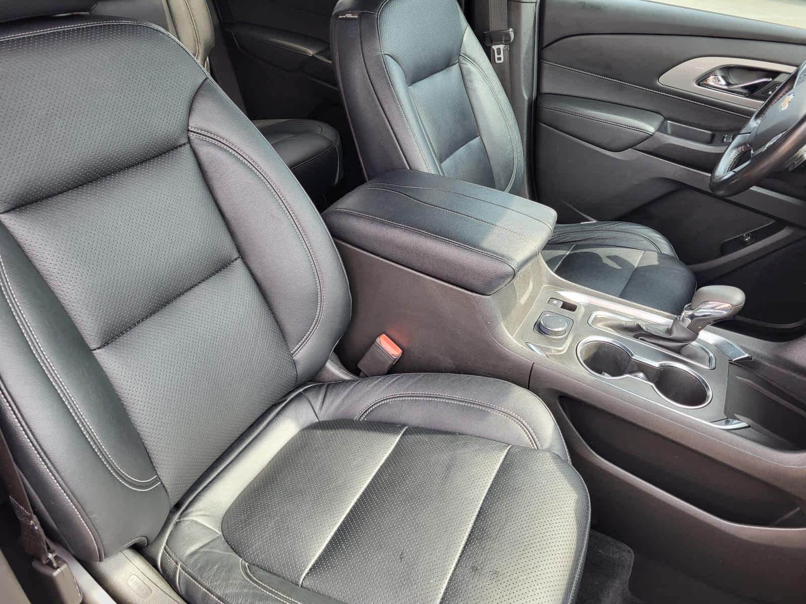 Used 2022 Northsky Blue Metallic Chevrolet LT Cloth image 10