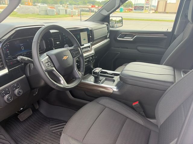 Used 2024 Gray Chevrolet LT image 27
