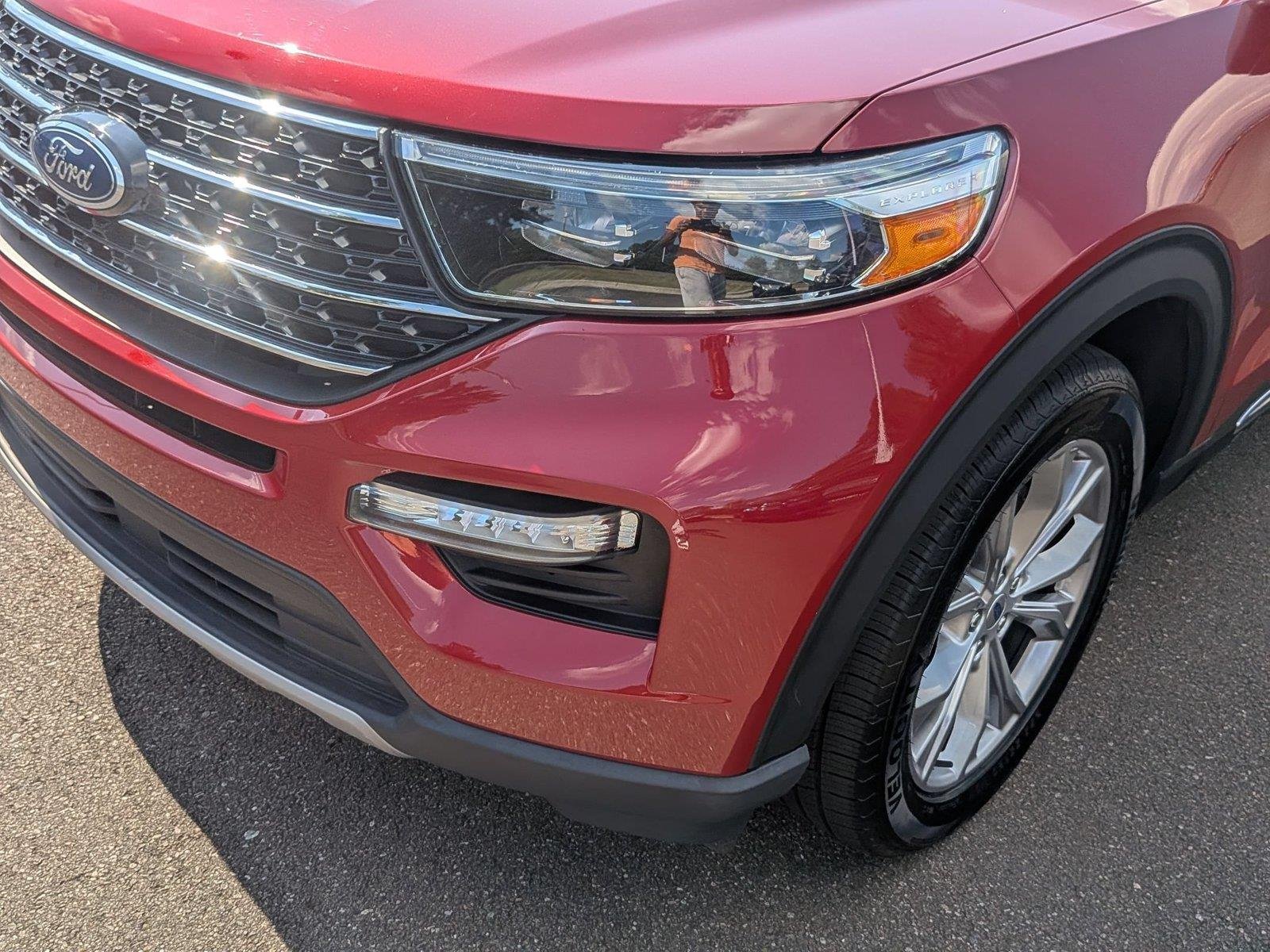 Used 2021 Rapid Red Metallic Tinted Clearcoat Ford XLT image 9