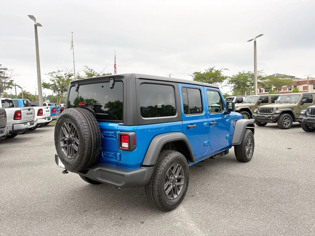 New 2026 Hydro Blue Pearl-Coat Exterior Paint Jeep Sport S image 3