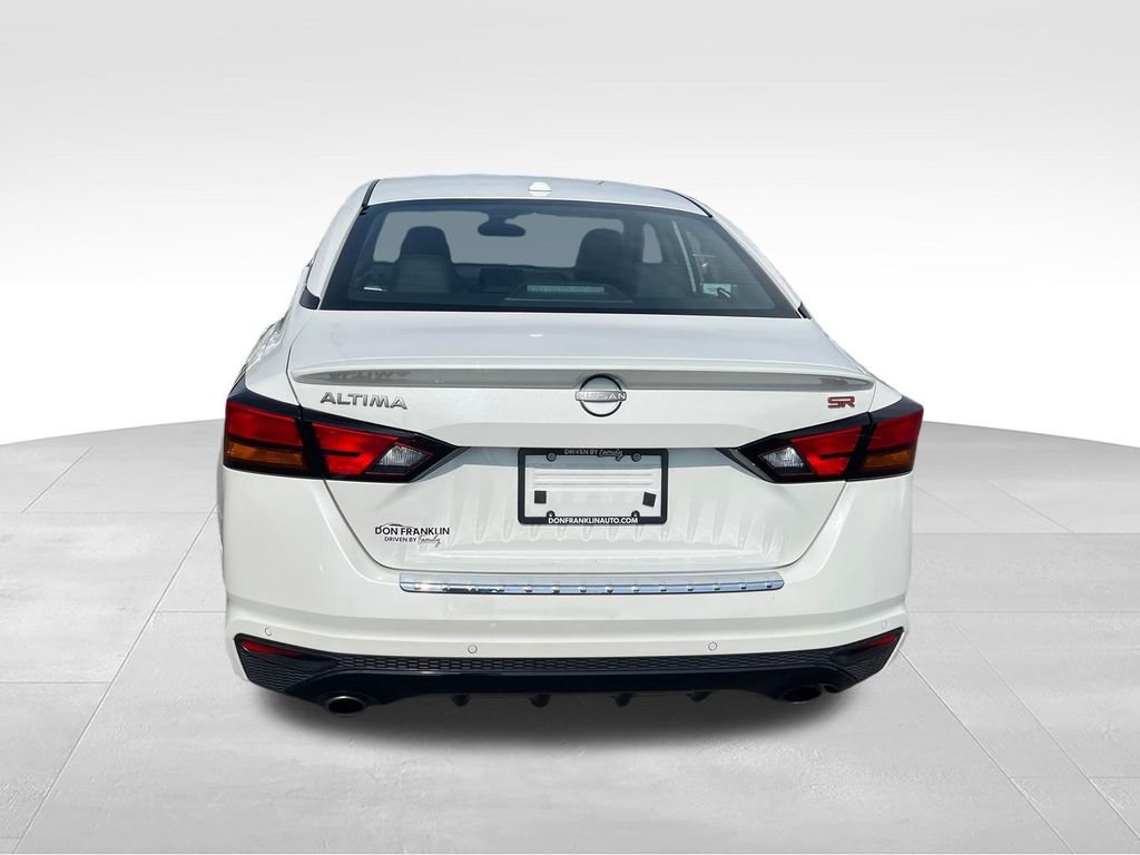 Used 2023 White Nissan 2.5 SR image 4