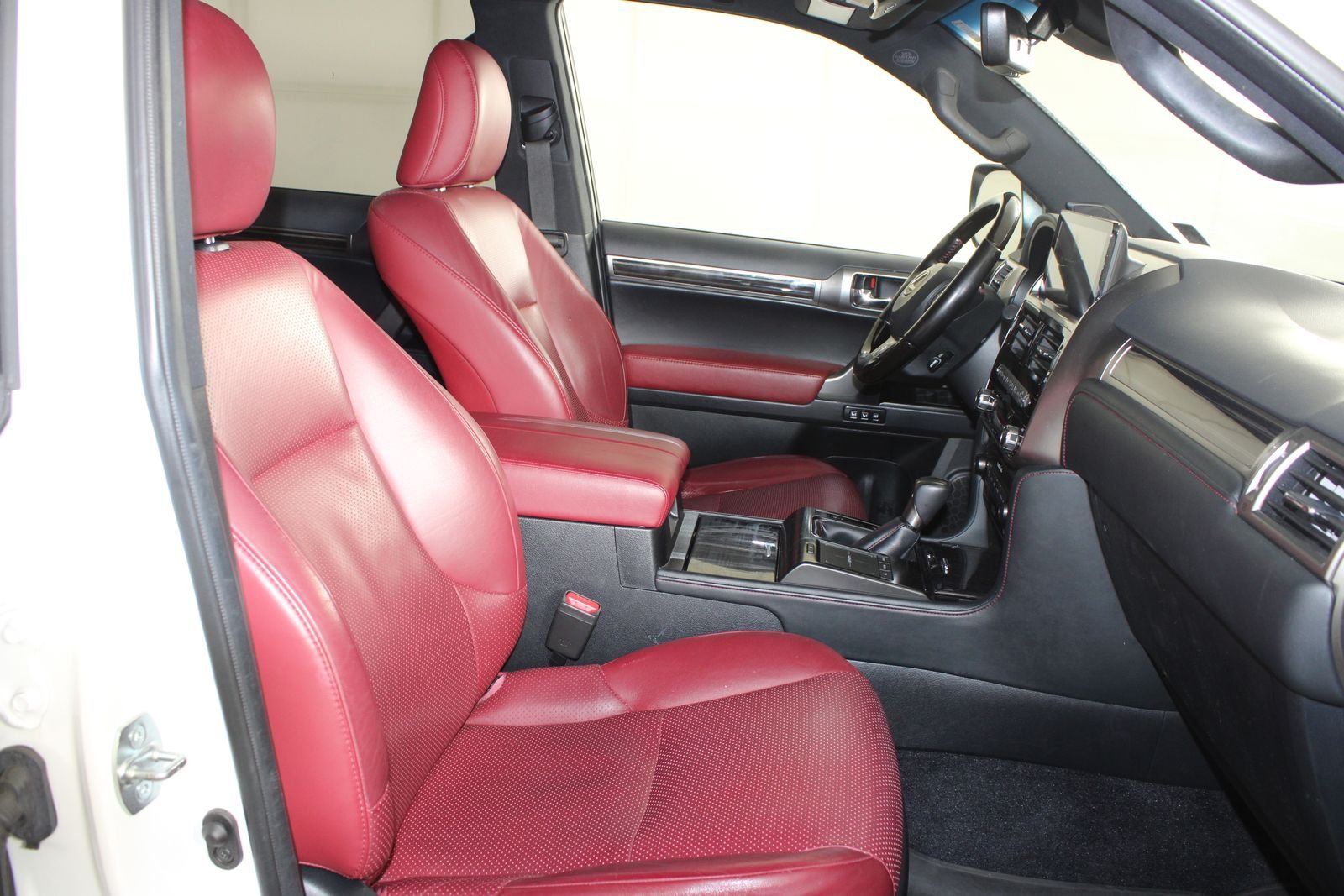 Used 2022  Lexus 460 Luxury image 31