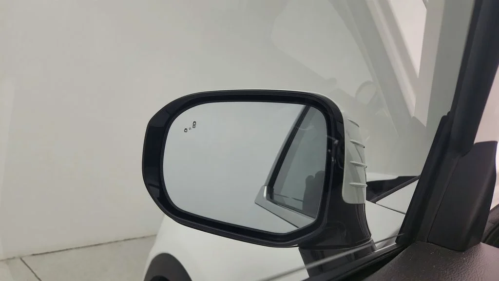 Used 2021 White Kia SX image 16