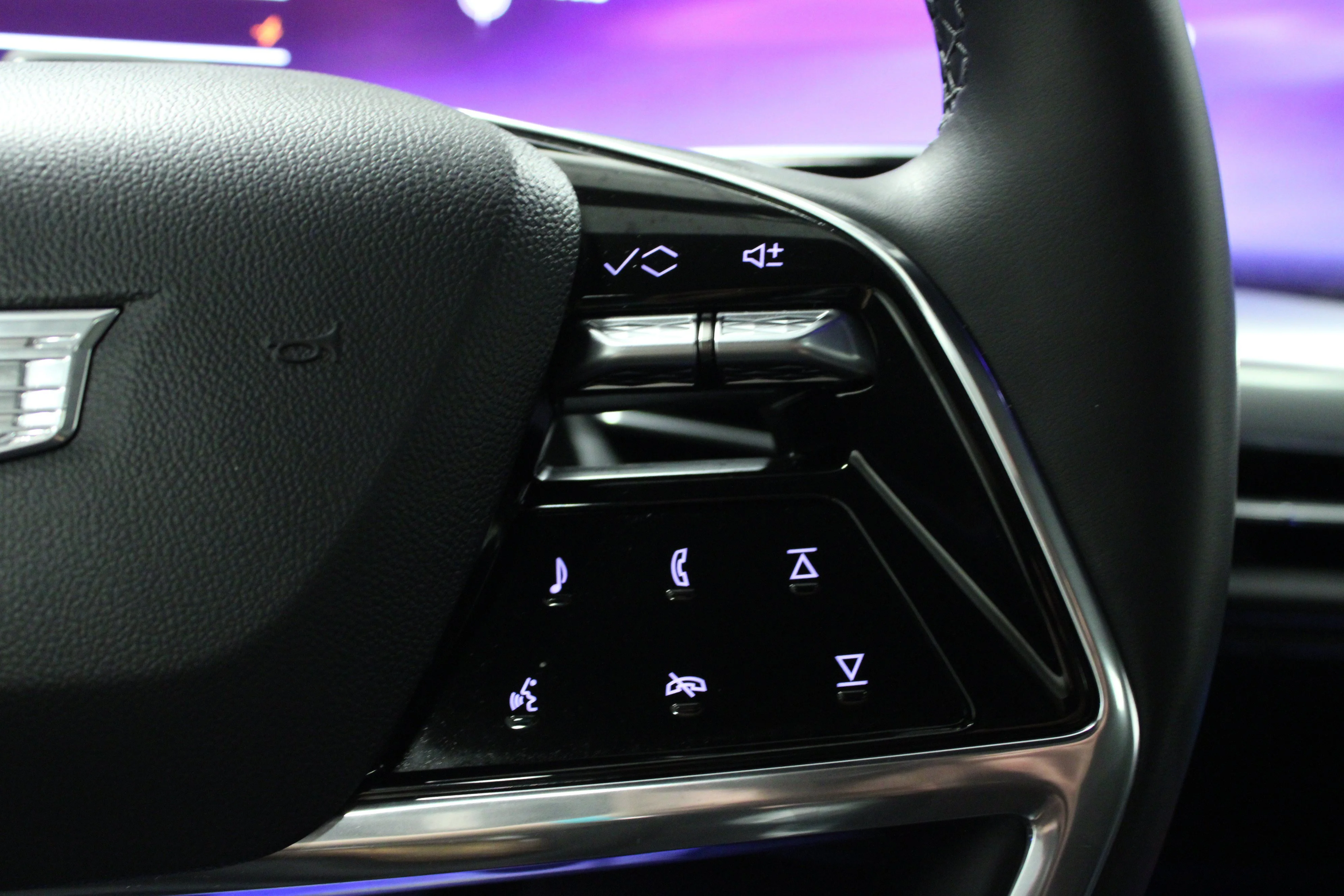 Used 2025 Summit White Cadillac Sport 1 image 22