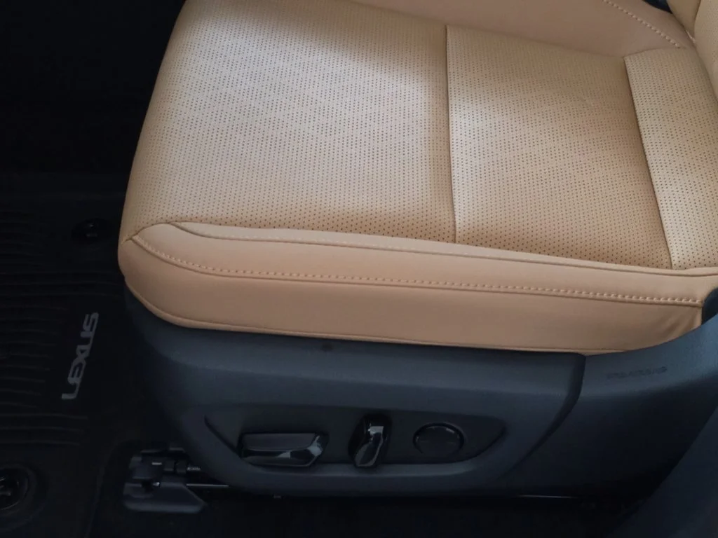 New 2026 Eminent White Pearl Lexus PREMIUM PLUS image 26