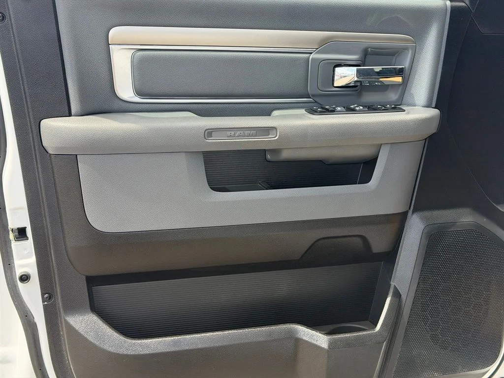 Used 2019 White Ram Warlock image 22