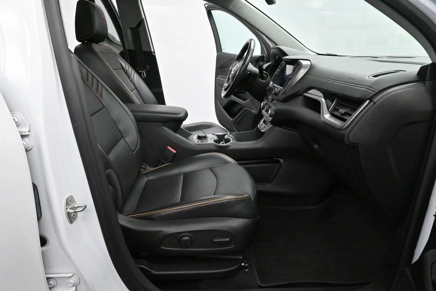 Used 2022 Summit White GMC AT4 image 35