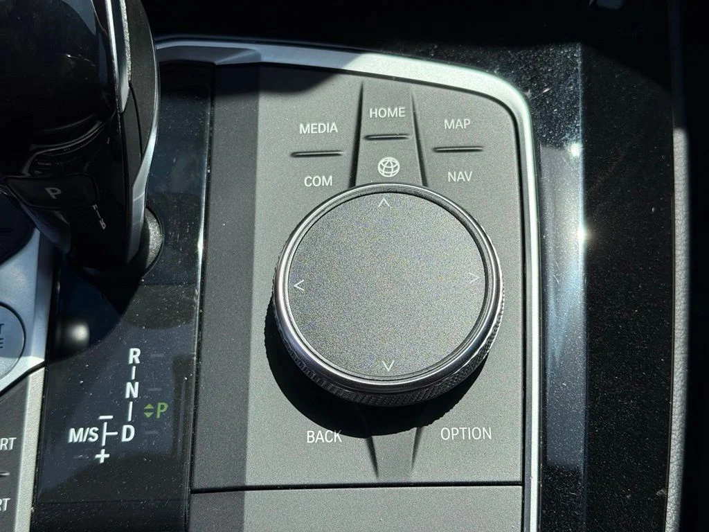 Used 2022 Black BMW sDrive30i image 31