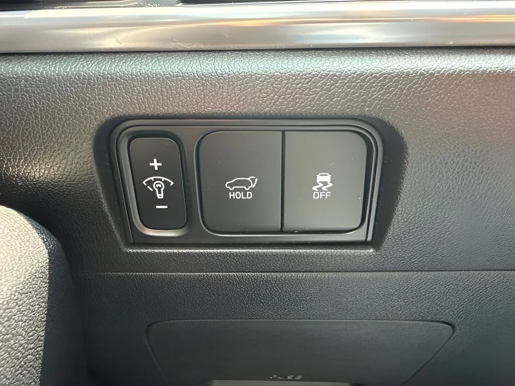 Used 2025  Kia X-Line SX image 27
