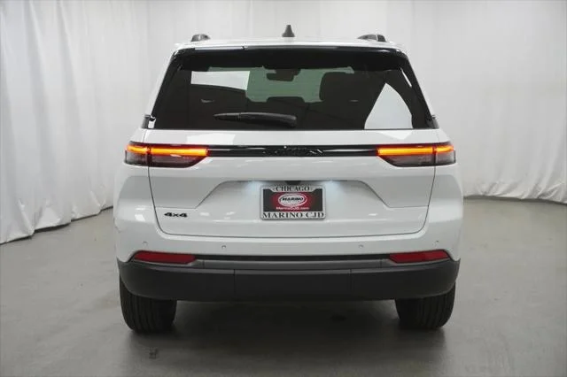 New 2026 Bright White Clear-Coat Exterior Paint Jeep Laredo image 10