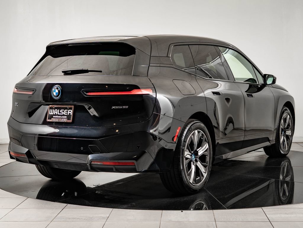 Used 2023 Black Sapphire Metallic BMW xDrive50 image 10