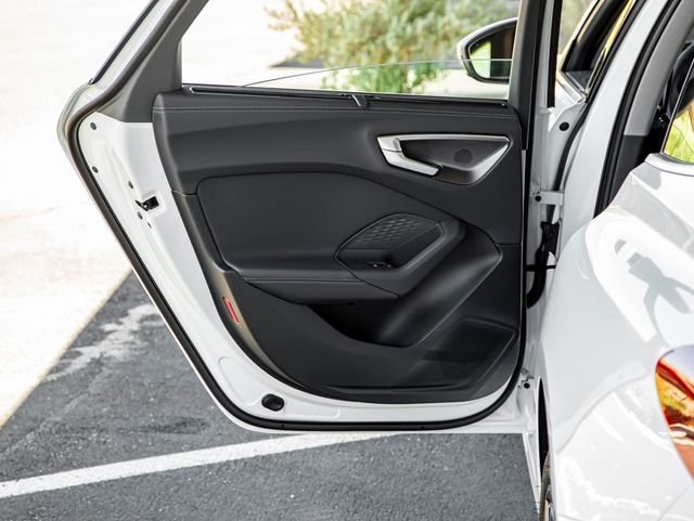 Used 2025 Glacier White Audi  image 21