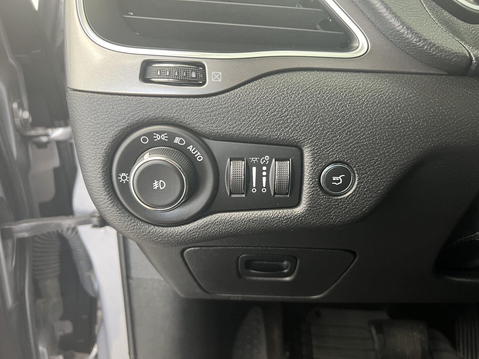 2019 Jeep Cherokee Latitude Plus - Photo 14