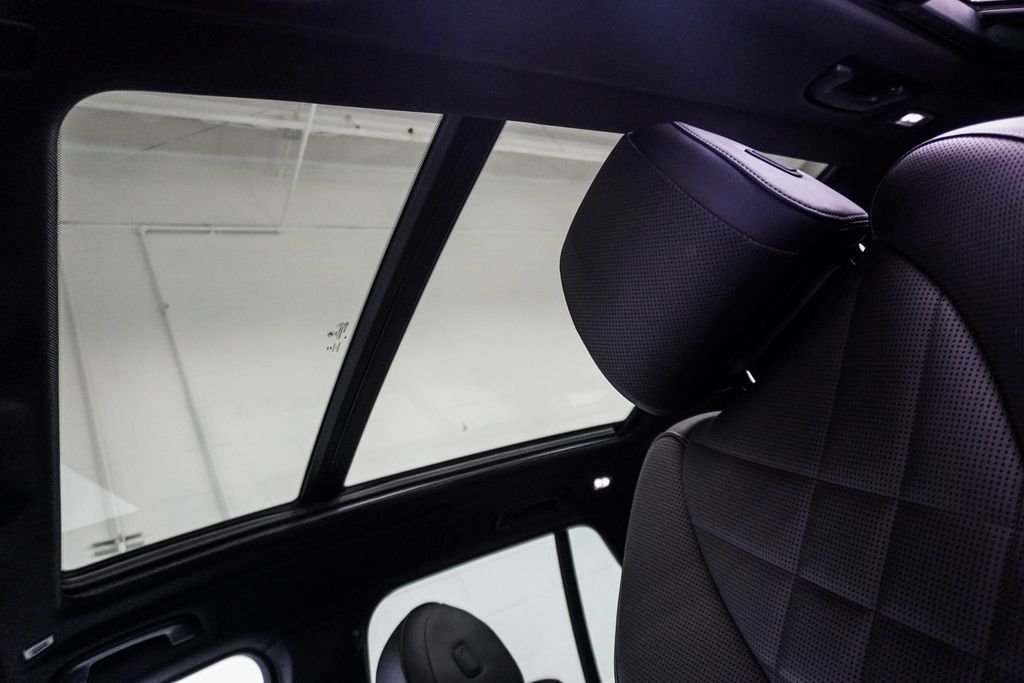 Used 2023 White BMW sDrive40i image 8