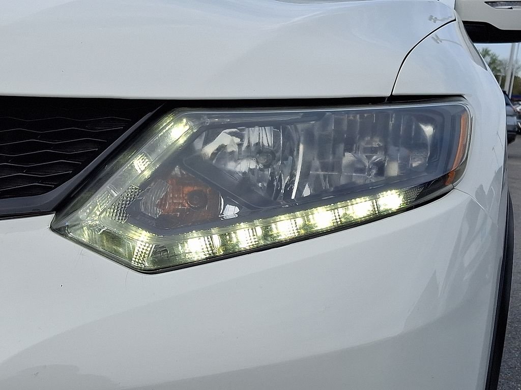 Used 2015 White Nissan S image 10