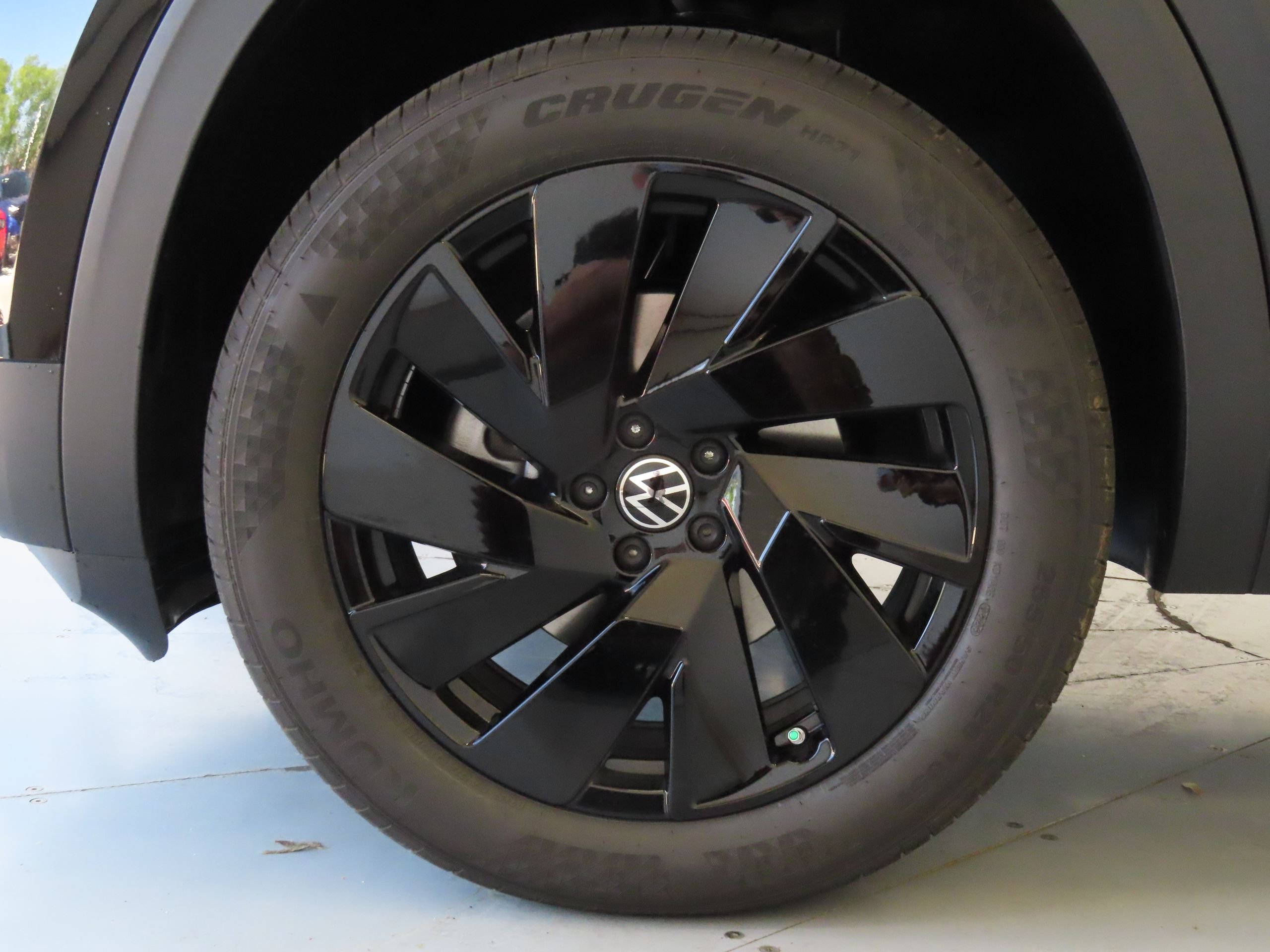 New 2026 Black Volkswagen 2.0T SE w/Technology image 28