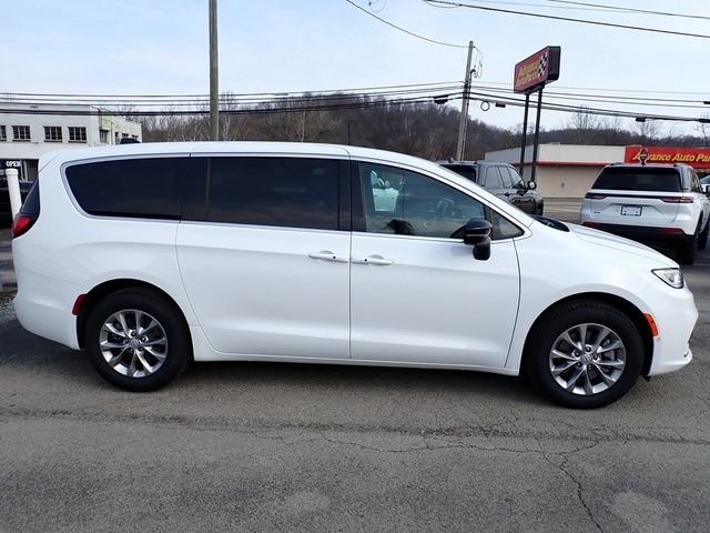 New 2026 Bright White Clear-Coat Exterior Paint Chrysler Select image 8
