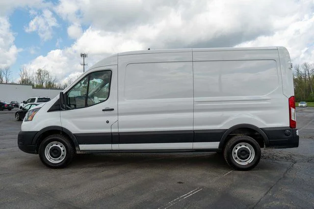 Used 2024  Ford Base image 9