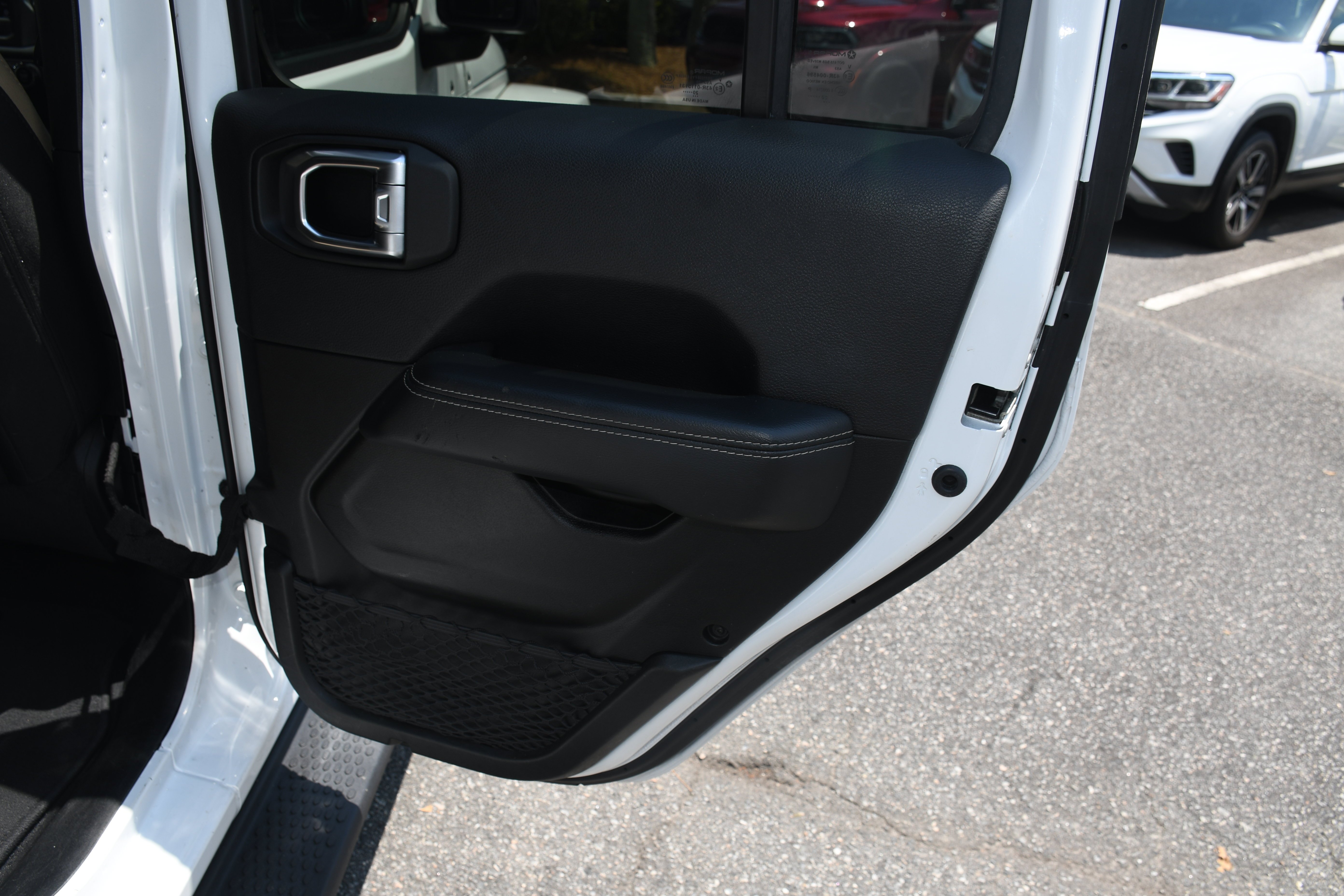 Used 2021 White Jeep Unlimited Sahara image 18
