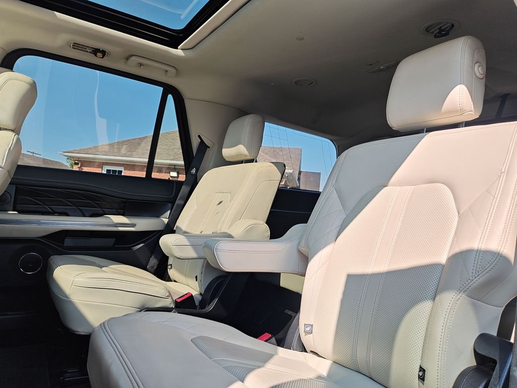 Used 2019 White Ford Platinum image 14