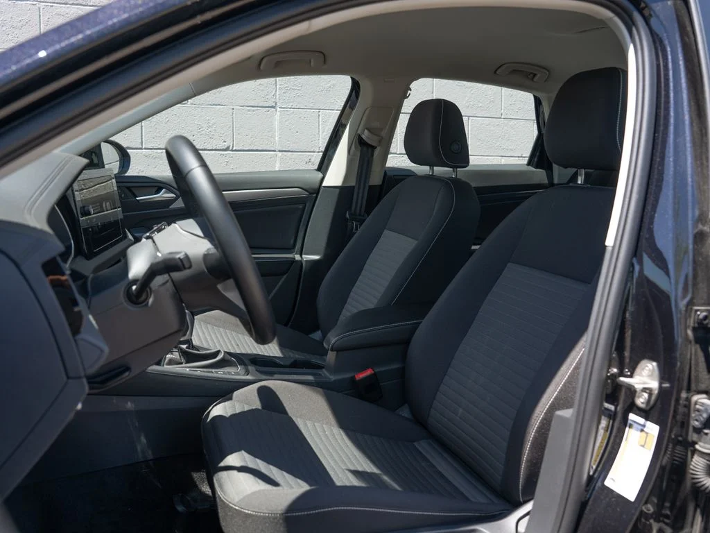 Used 2025 Black Volkswagen 1.5T S image 5