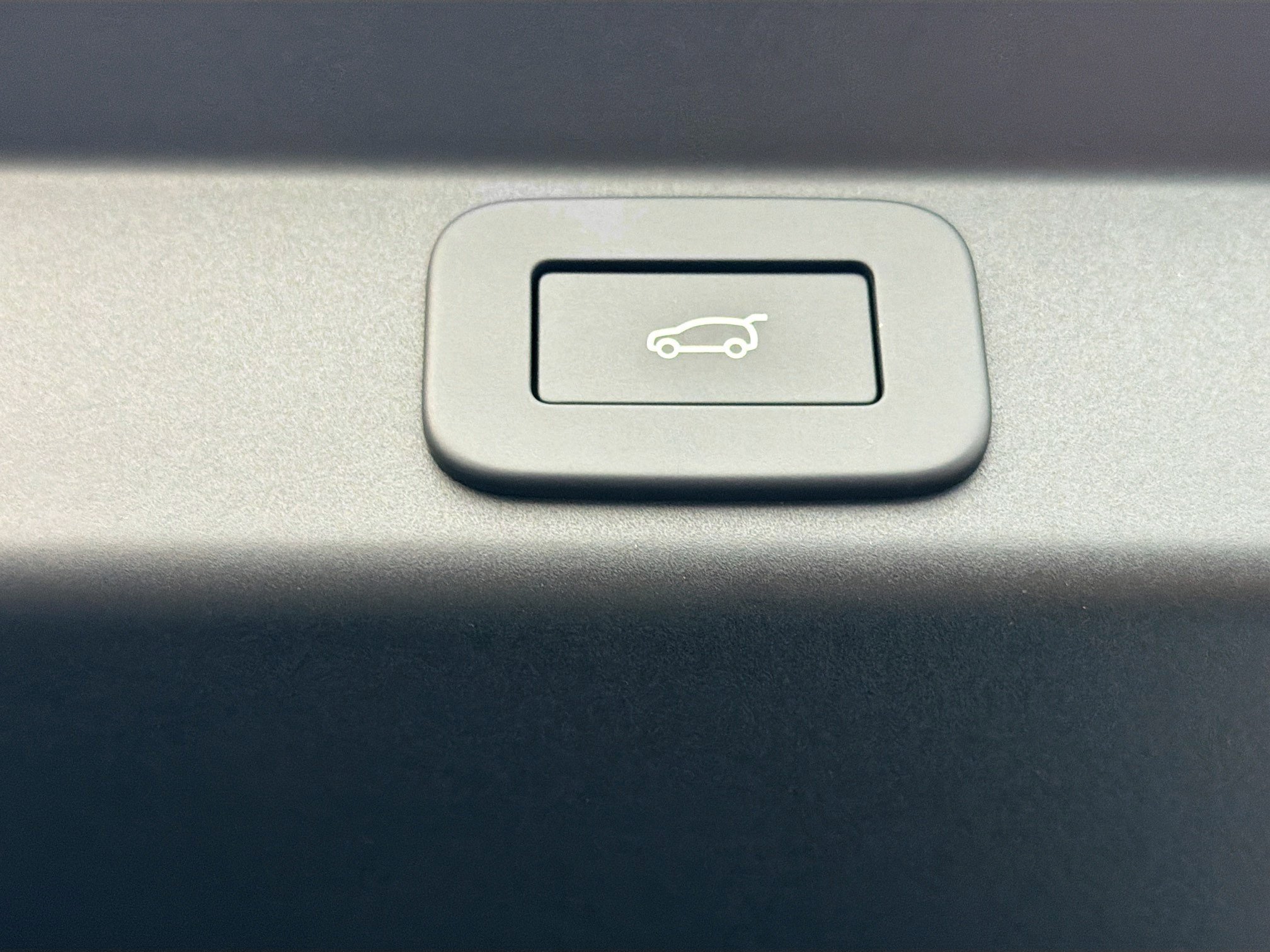 New 2026 Ostuni Pearl White Land Rover SE image 14