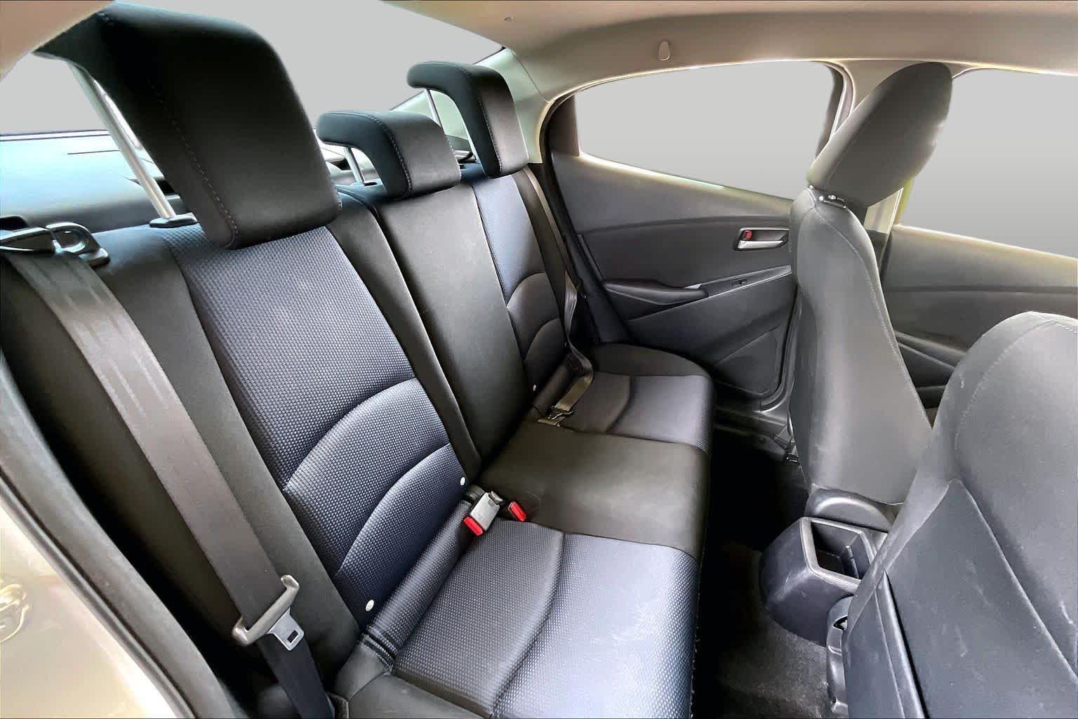 Used 2019 Icicle Toyota LE image 17
