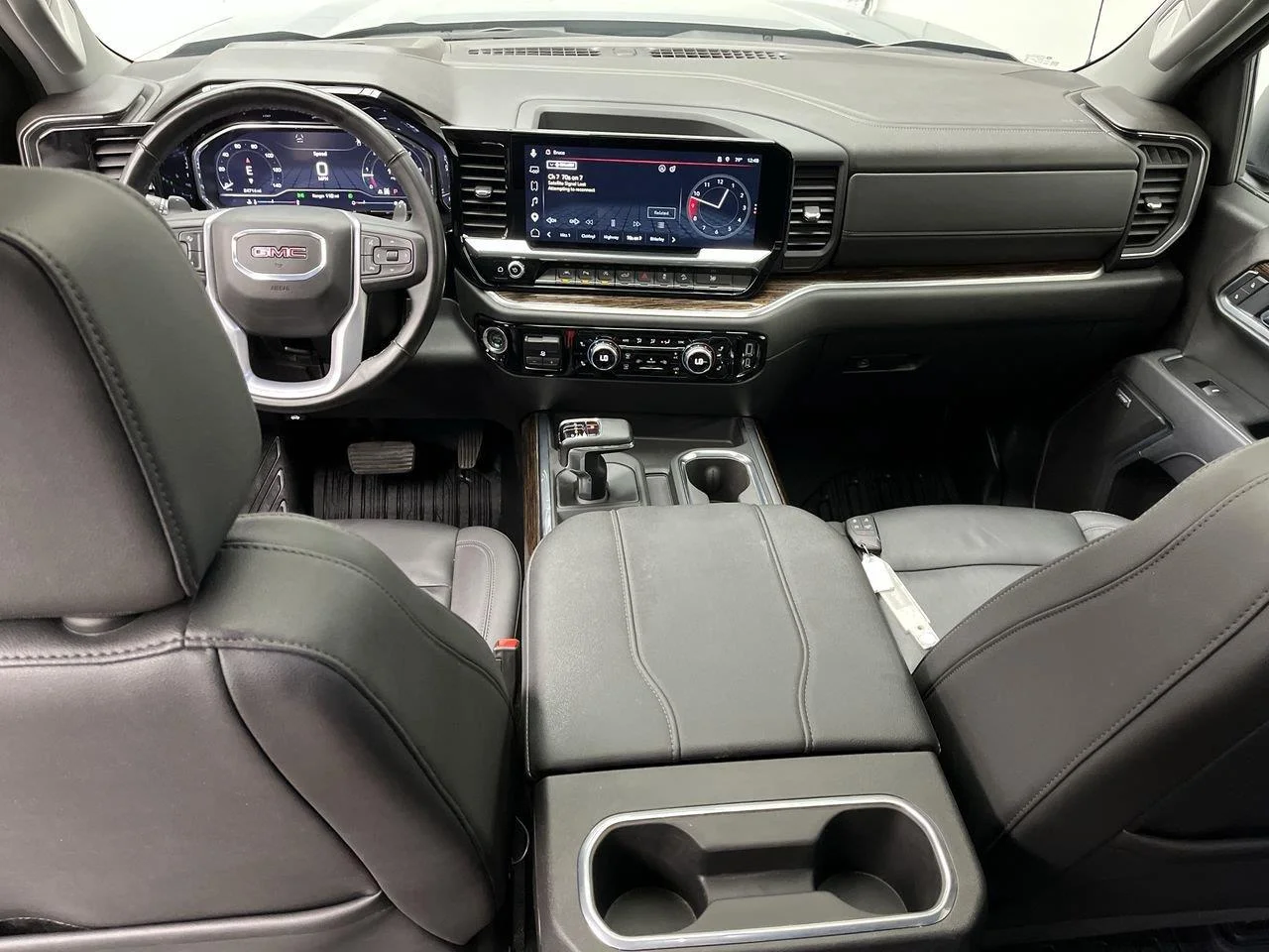 Used 2025 Sterling Metallic GMC Elevation image 4