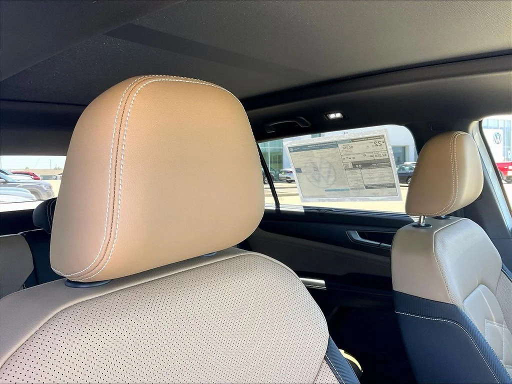 New 2026 White Volkswagen 2.0T SE w/Technology image 24
