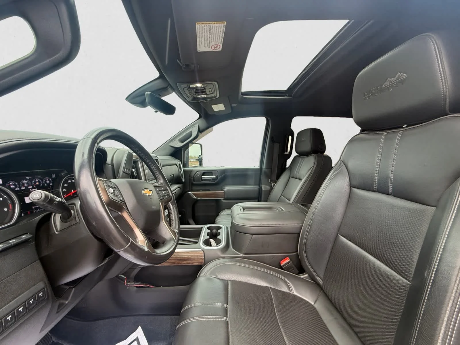 Used 2022 Iridescent Pearl Tricoat Chevrolet High Country image 14