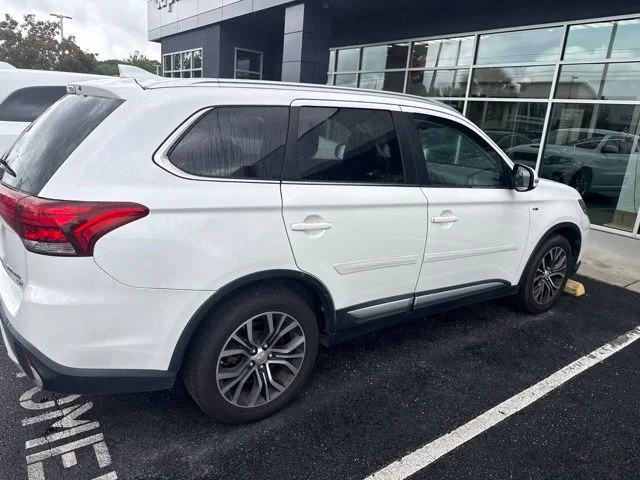 Used 2017  Mitsubishi GT image 9