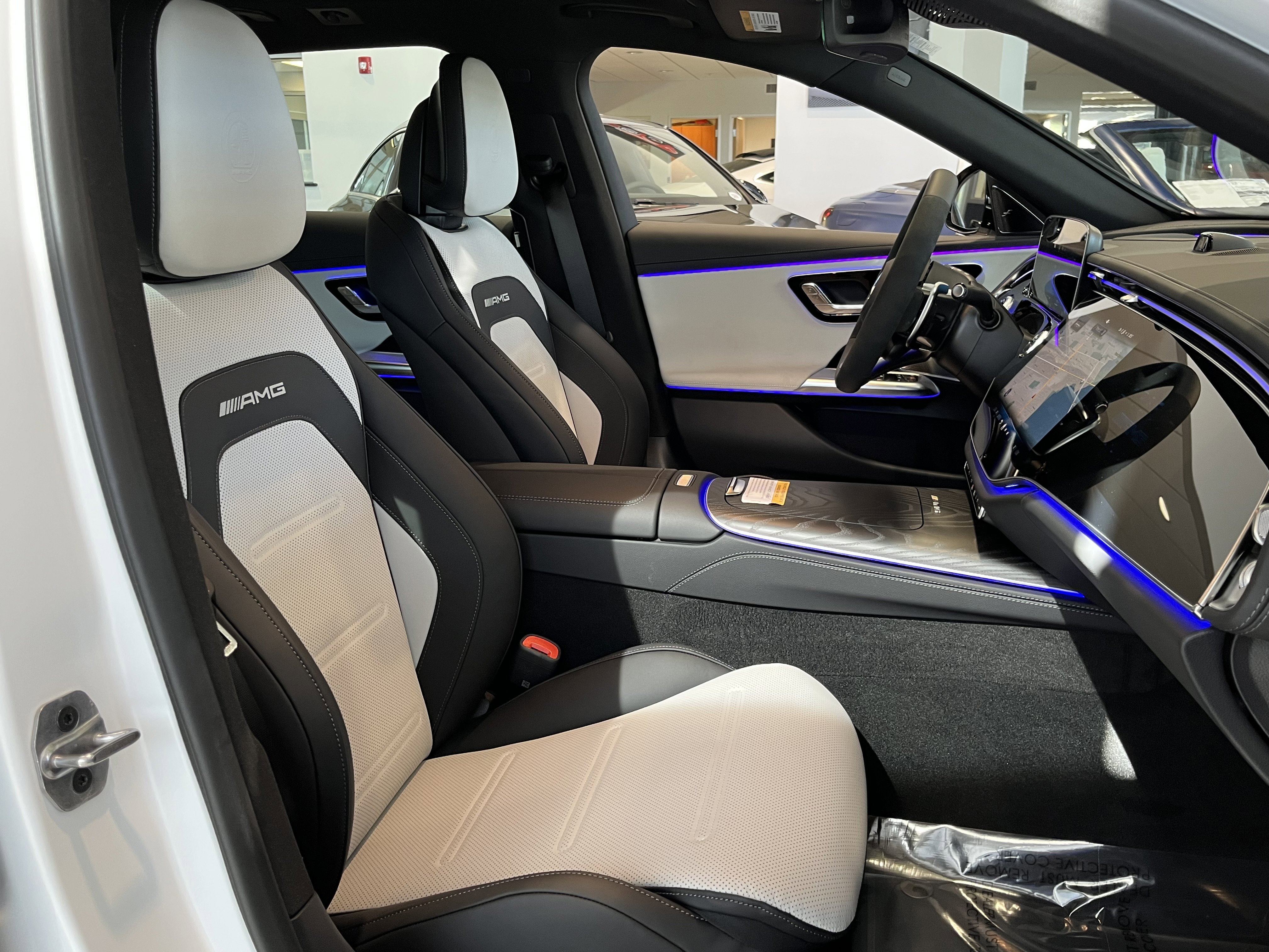 New 2026 MANUFAKTUR Moonlight White Magno Mercedes-Benz AMG® E 53 E image 48