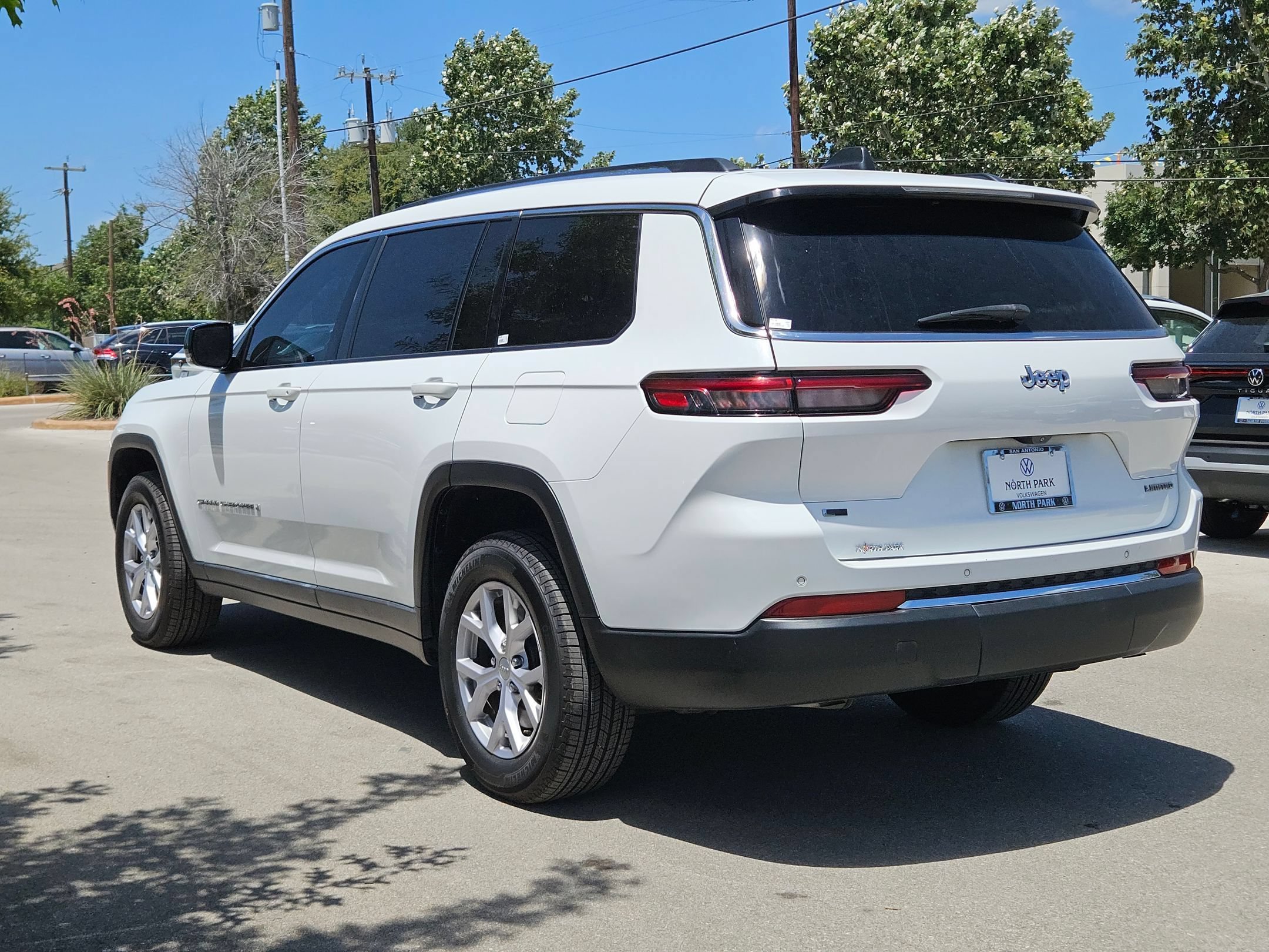 Used 2022 Bright White Clearcoat Jeep Limited image 5