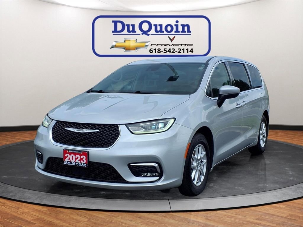 2023 Chrysler Pacifica Touring L's photo