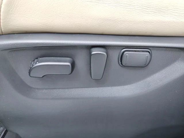 Used 2024 White Nissan Platinum image 20