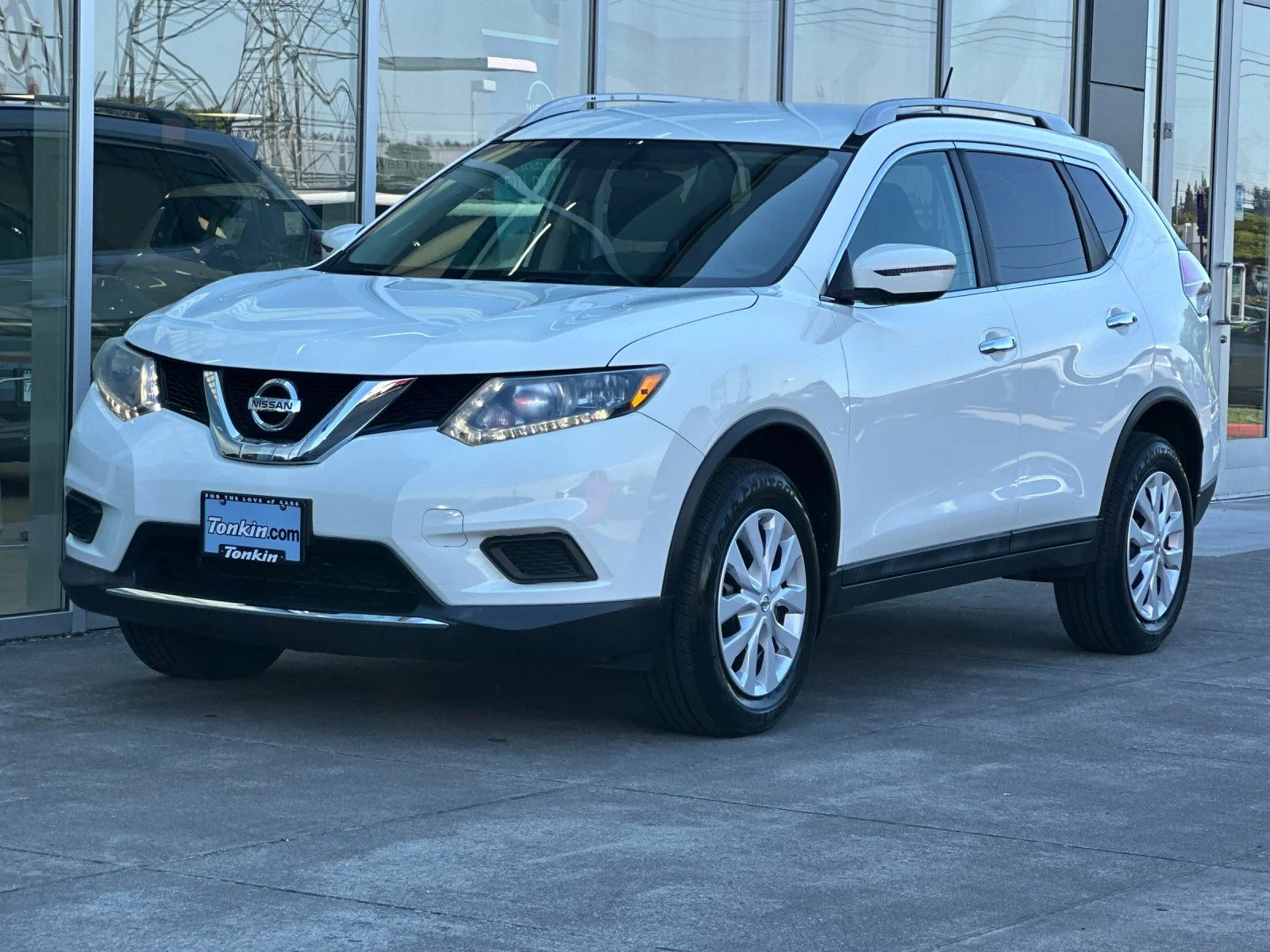 Used 2016 Glacier White Nissan S image 7