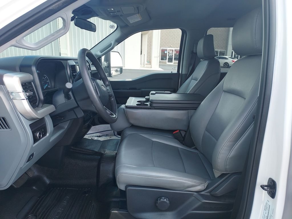 Used 2025 White Ford XL image 13