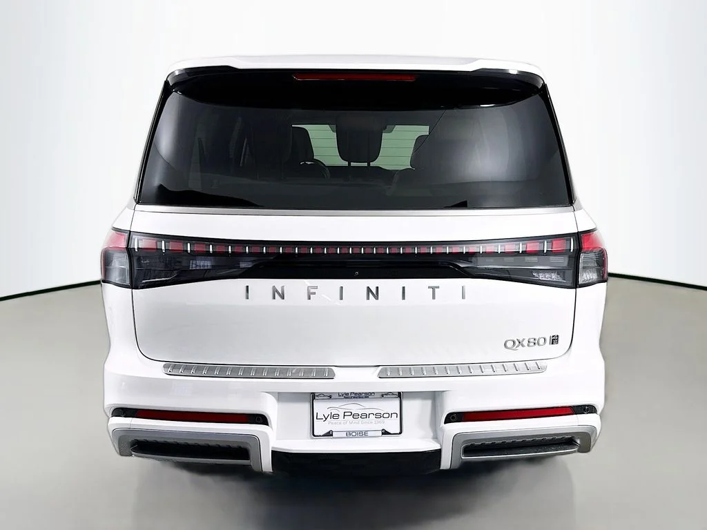 Used 2025 White INFINITI LUXE image 10
