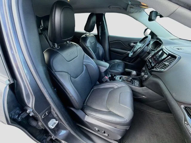 Used 2019 Gray Jeep Limited image 28