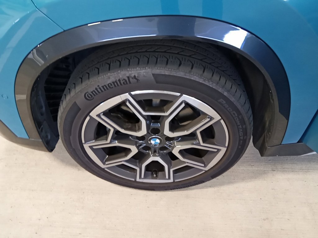 Used 2023 Blue Bay Lagoon Metallic BMW xDrive28i image 17