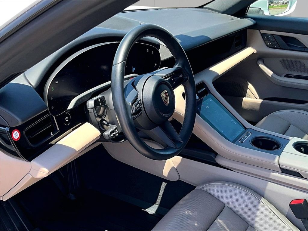 Used 2023 White Porsche  image 4