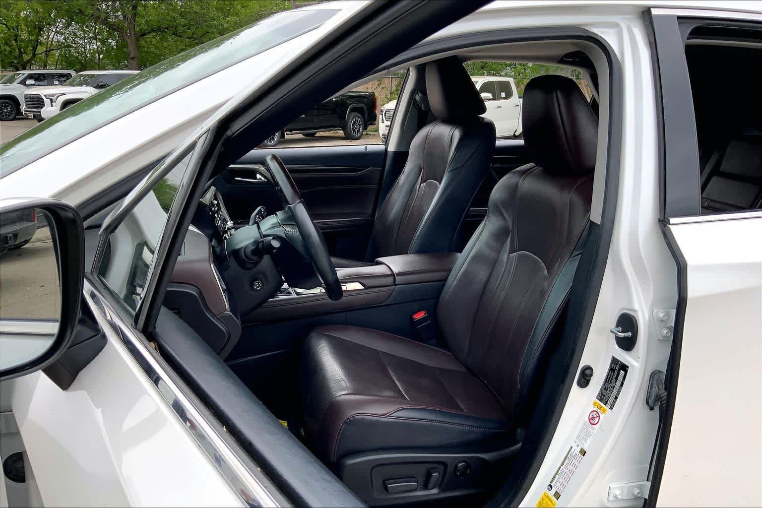 Used 2019 Eminent White Pearl Lexus  image 8