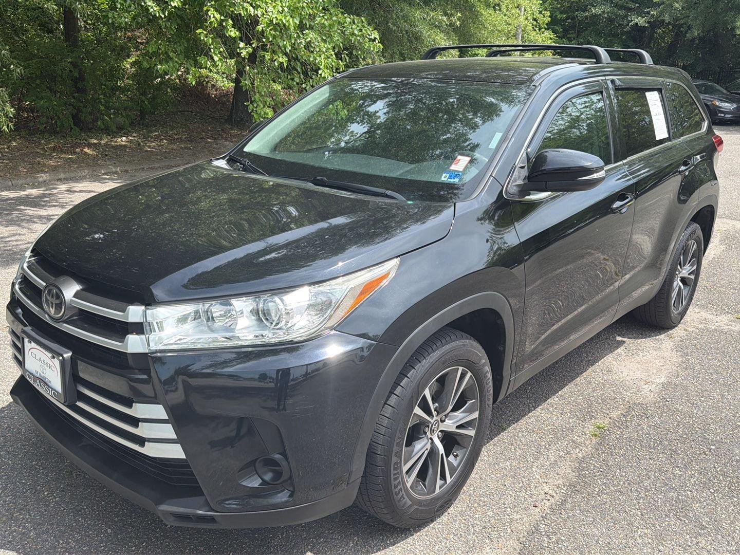 Used 2019  Toyota LE image 1