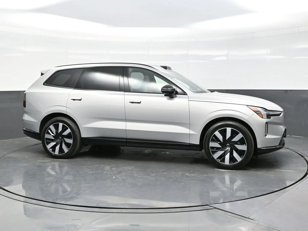 2025 Volvo EX90 Ultra - Photo 8