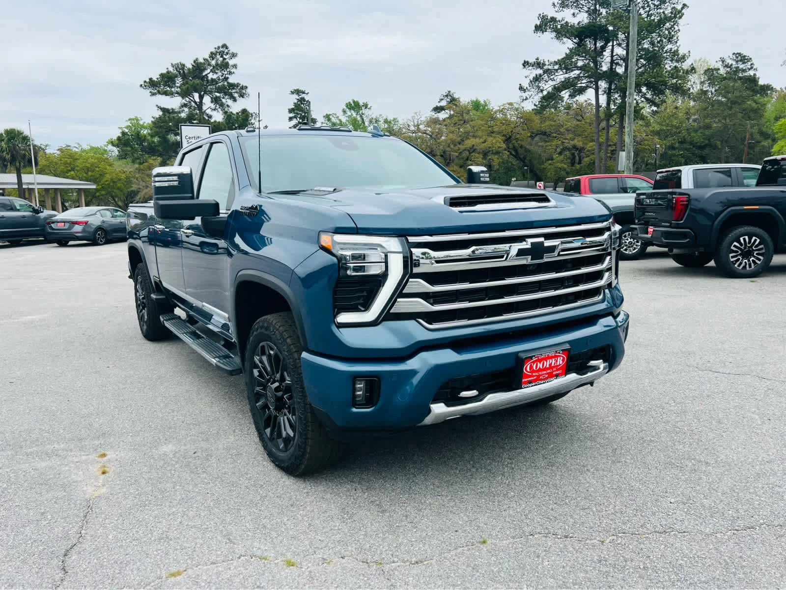 New 2026 Lakeshore Blue Metallic Chevrolet High Country image 2