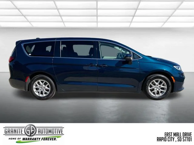 2023 Chrysler Pacifica Touring L - Photo 7