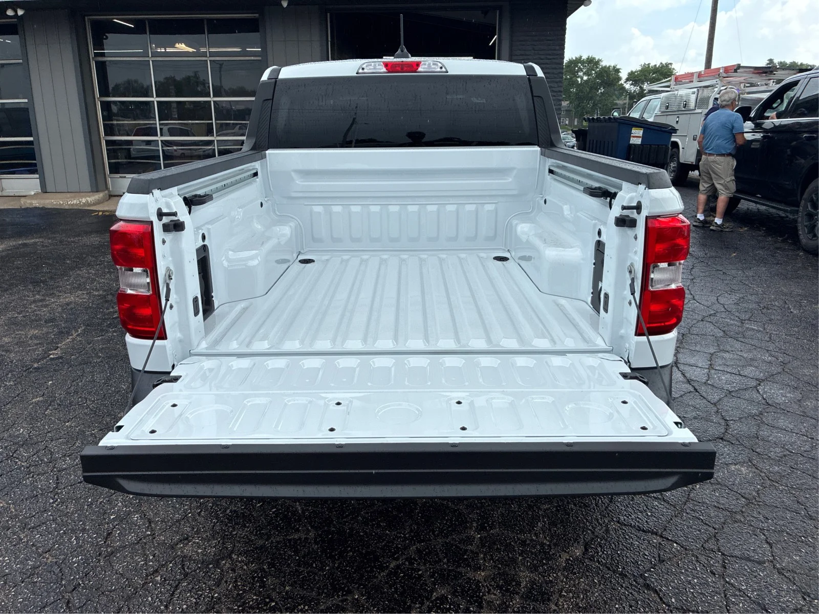 New 2026 Oxford White Ford XLT image 11
