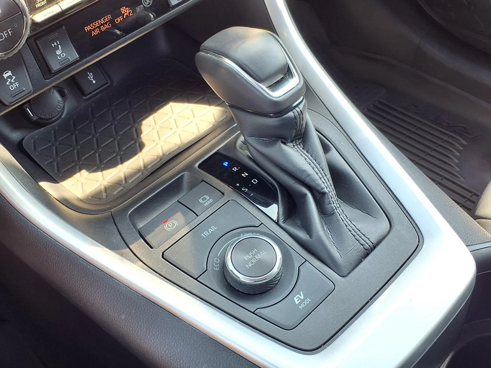 Used 2022 Lunar Rock Toyota XLE Premium image 6