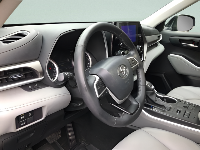 Certified Used 2024  Toyota XLE image 15