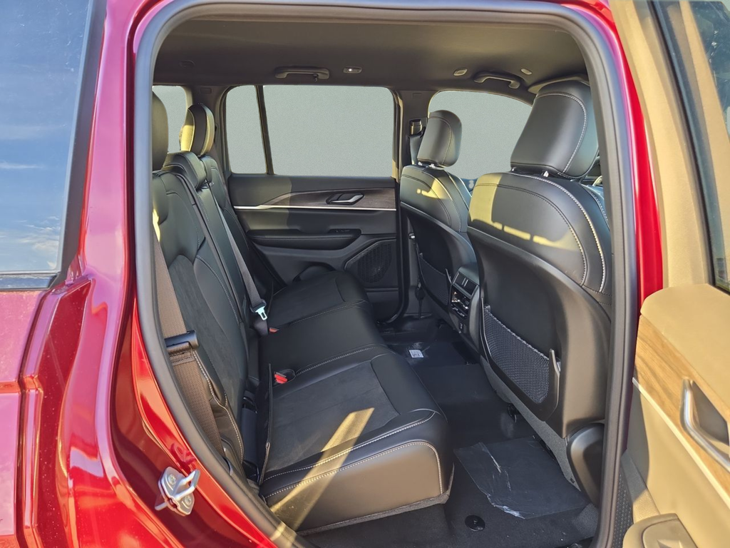 New 2026 Velvet Red Pearl-Coat Exterior Paint Jeep Altitude image 35